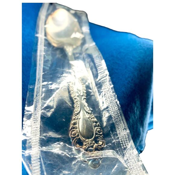 Oneida Rogers 1881 Teaspoon Victorian Classic Silverplate 6 Inch Vintage 1980s - Picture 2 of 10